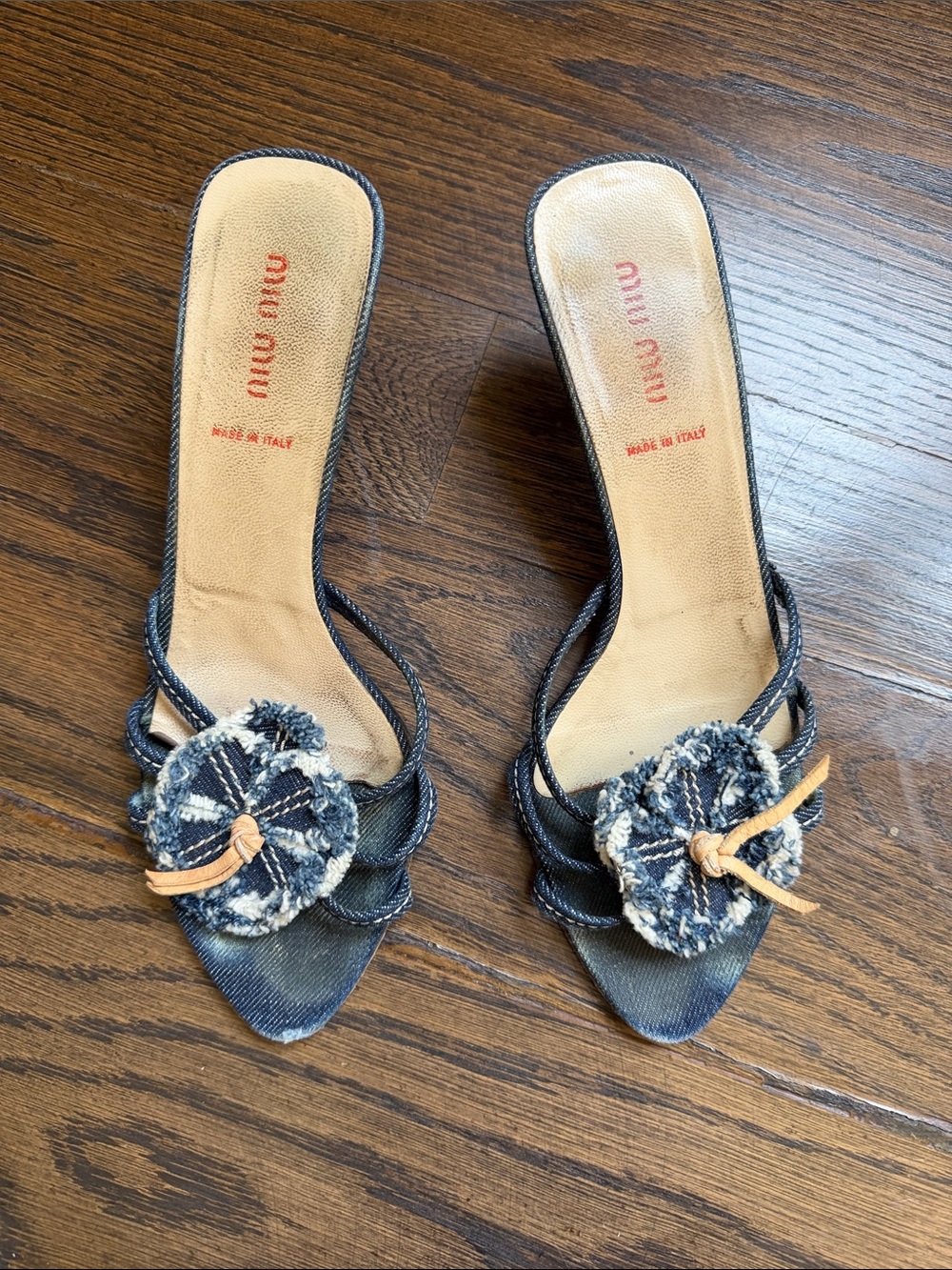MIU MIU Vintage Y2K Blue Denim Slide Mules Floral Accent Kitten Heel Sz 38.5 - Picture 2 of 10